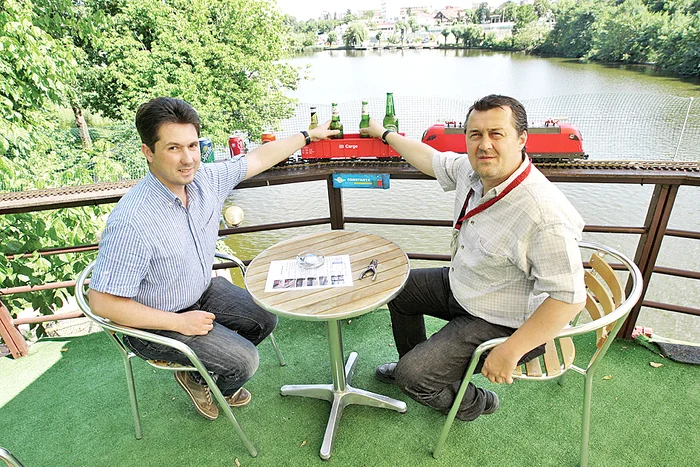 Garnitura care aduce sucul sau berea nu opreşte decât la “masa-gară”