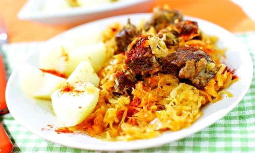 mancare de varza dulce cu carne de porc jpeg