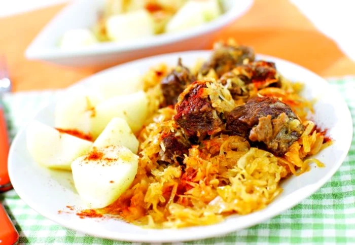 mancare de varza dulce cu carne de porc jpeg