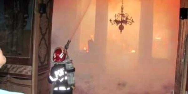 Cauza incendiului a fost efectul termic de la coşul de fum