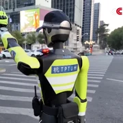 robot politist in China foto captura video cctv png