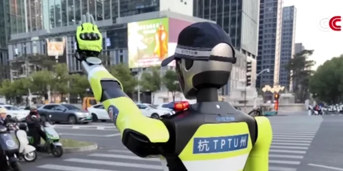 robot politist in China foto captura video cctv png