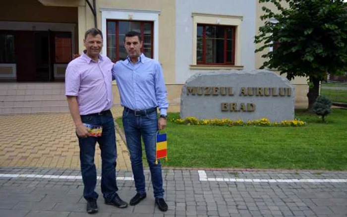 Mihai leu (dreapta), fost boxer FOTO Primaria oraşului Bârlad