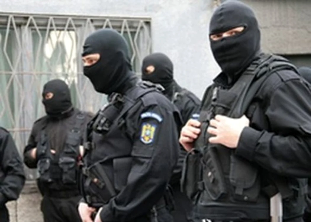 Specialiştii au făcut verificări şi au controlat anexele, scena şi încăperile