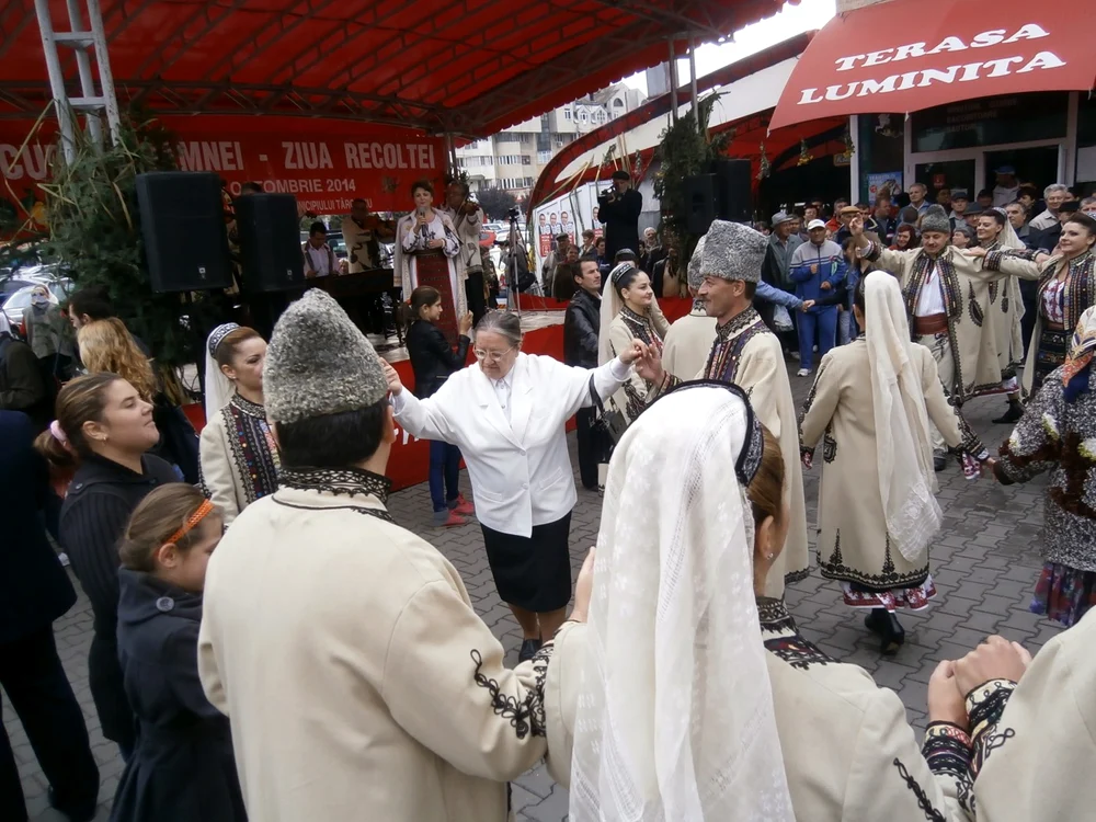 Ansamblul Doina Gorjului va susţine un spectacol în Piaţa Centrală