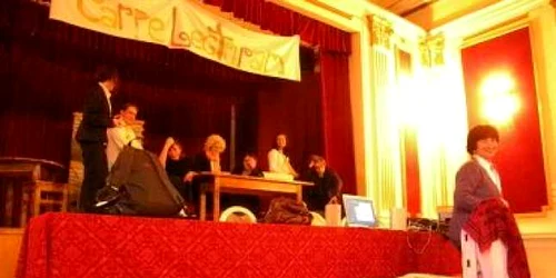 Bistriţa : Teatru în limbi străine