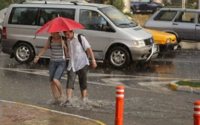 Ploi torenţiale în următoare ore FOTO Adevărul