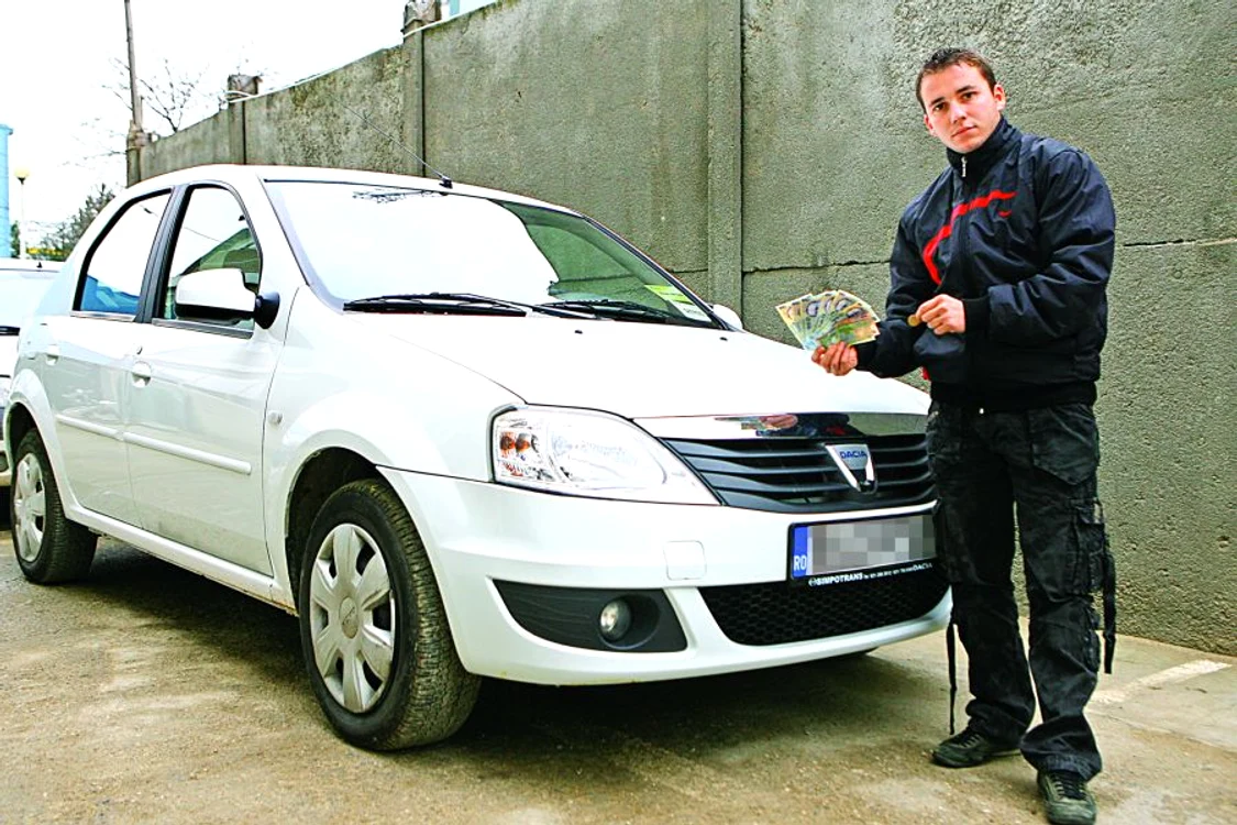 
    Pentru un Logan Ambiance de 31.000 de lei, pe o perioadă de 5 ani, veţi plăti o rată de aproximativ 700 de lei pe lună  
