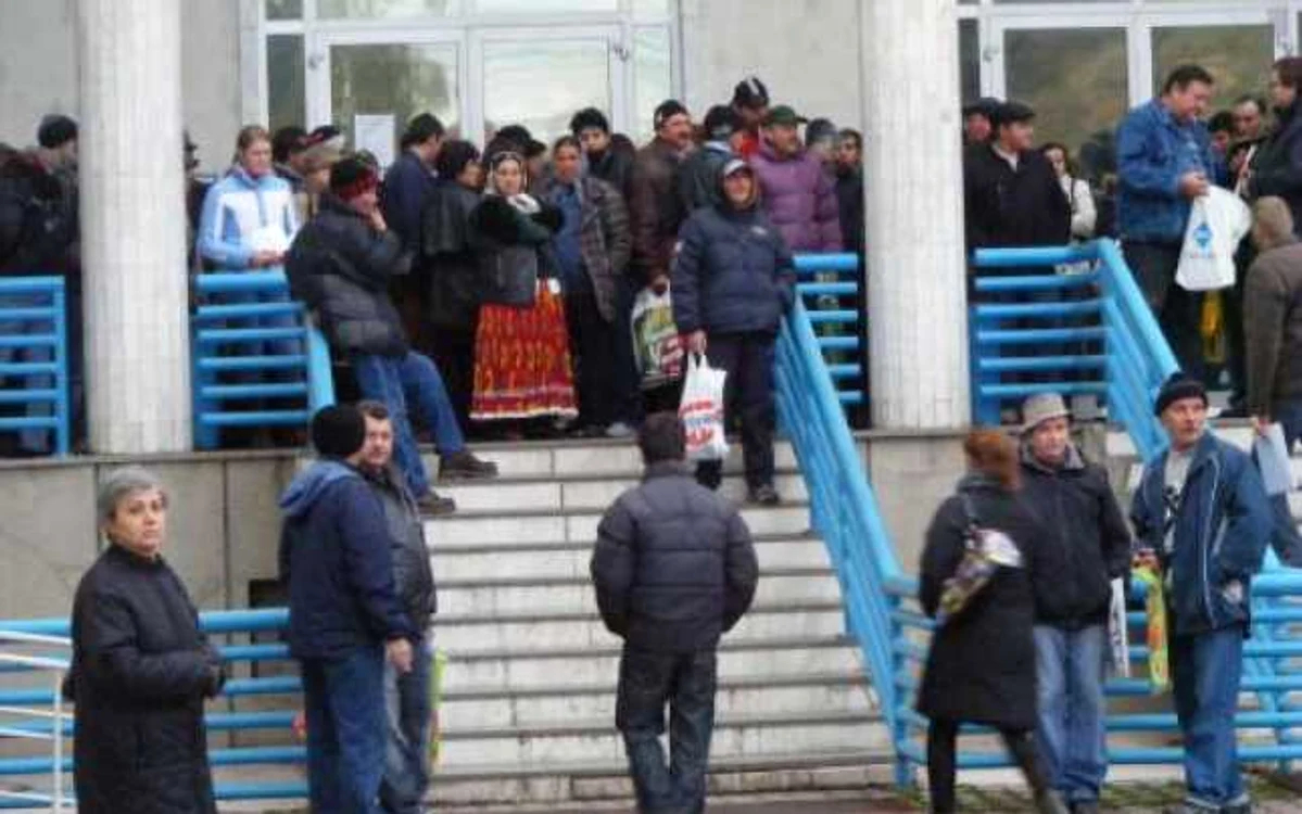 Cluj: Paradox de criză: coadă pentru a fi şomer cu acte