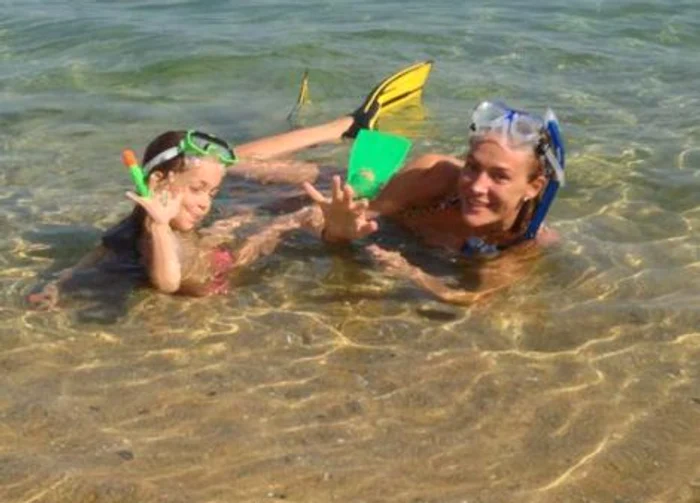 Roxana Ciuhulescu şi-a dus fetiţa în vacanţă
