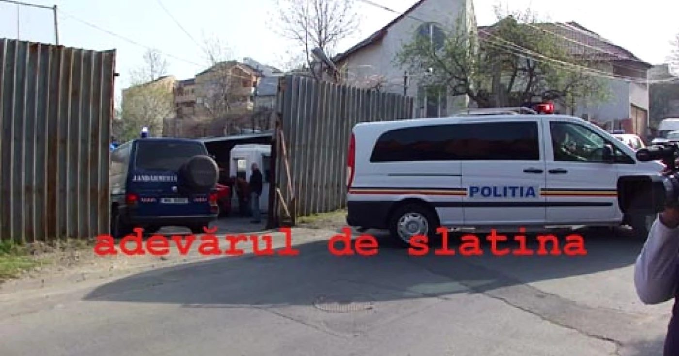 Zeci de persoane au ajuns în această dimineaţă la DIICOT Olt. FOTO: arhiva Adevărul