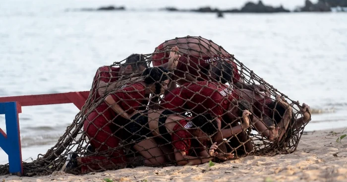 Concurenții, prinși sub plasă la Desafio: Aventura foto: Click!