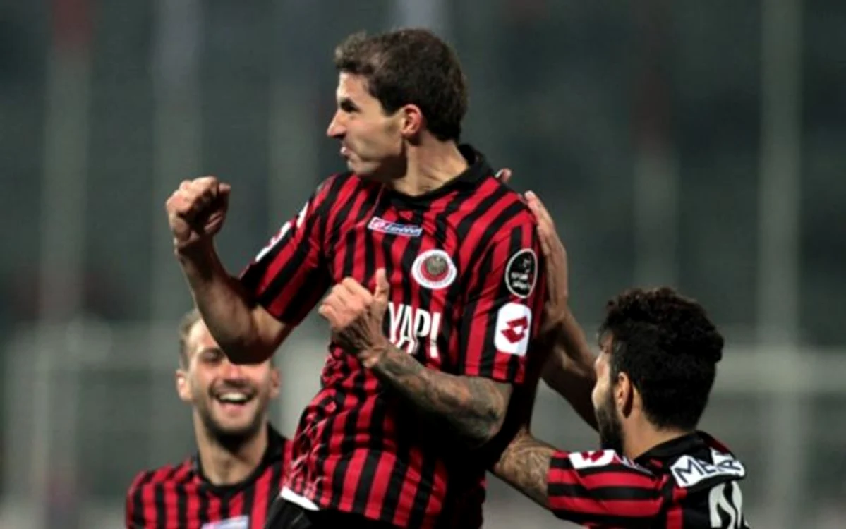 
    Bogdan Stancu nu-şi va lăsa barbă atât timp cât va juca la Genclerbirligi    
