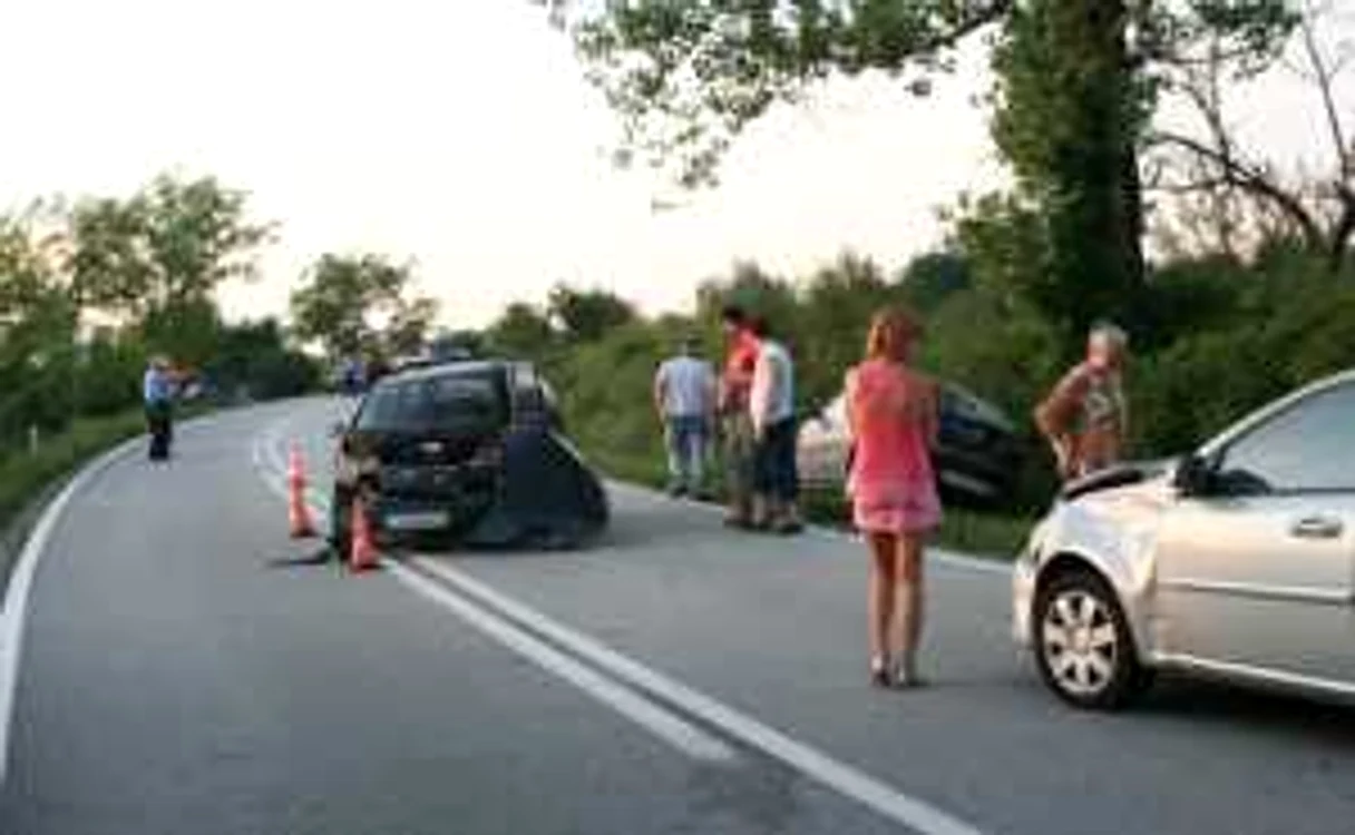 Reşiţa:VIDEO  Drumul naţional dintre Reşiţa şi Caransebeş a fost transformat în pistă de "Formula 1" de şoferii vitezomani