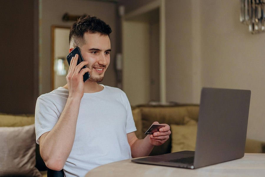 Cum a schimbat digitalizarea modul în care folosesc românii conturile bancare