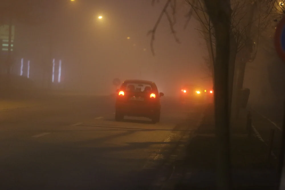 Vreme instabilă în România, cu ploi slabe și ceață densă. Trafic rutier afectat de vizibilitate redusă