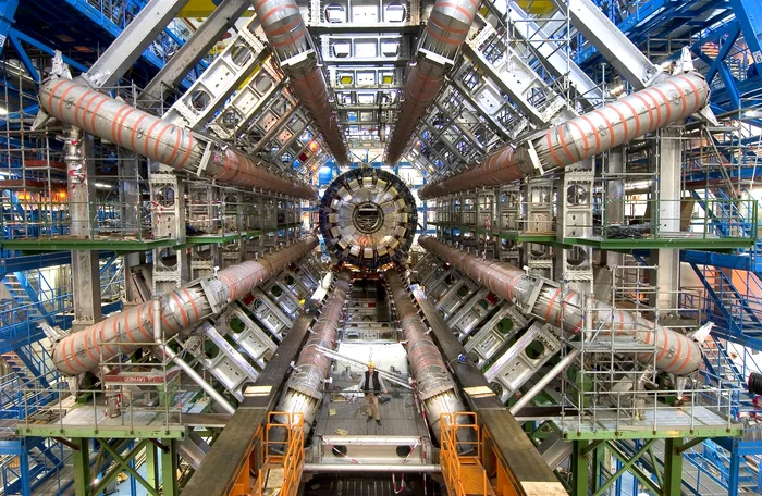CERN va interzice accesul a 500 de oameni de știință ruși