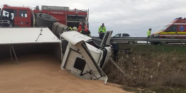 calarasi camion cu cereale rasturnat FOTO ISU Ialomita