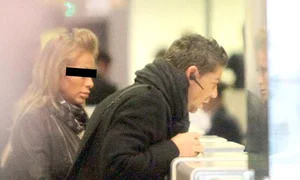 Bogdan și amanta lui,  Aura, au fost surprinși  de Click! la sfârșitul anului  trecut, când se pregăteau  să plece în vacanță jpeg