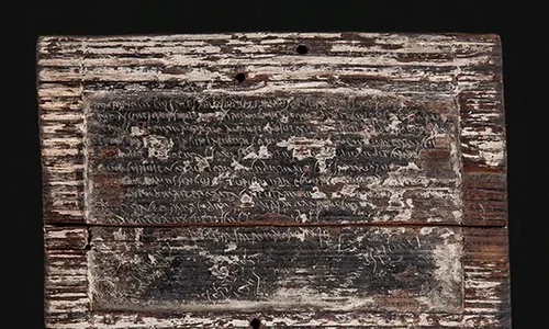 Tăbliță cerată descoperită la Alburnus Maior (© Muzeul Național de Istorie a României)