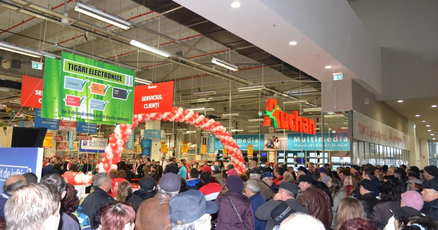 Cea mai mare aglomeraţie a fost la deschiderea hipermarkrtului Auchan. FOTOSimona Suciu.