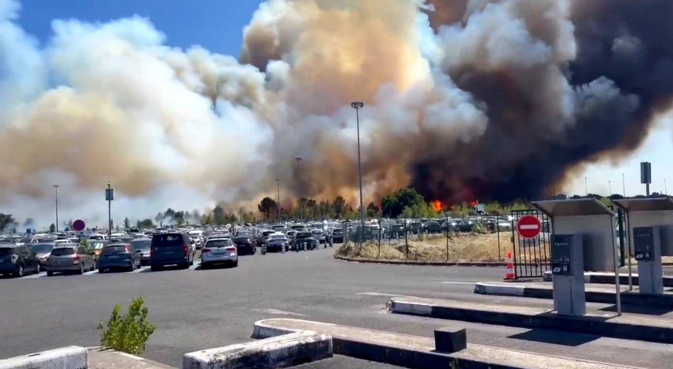 Incendiu în apropierea aeroportului Bodeaux