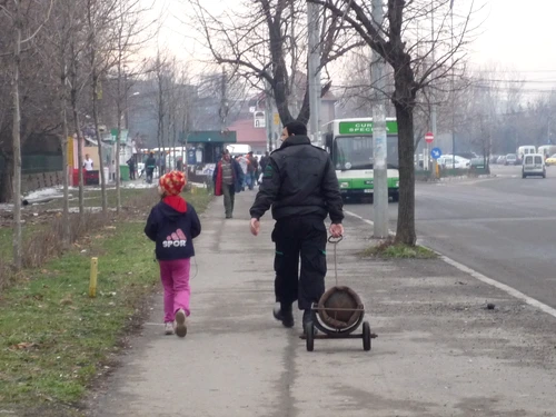 La pas, printr un cartier mărginaş al Bucureştiului jpeg