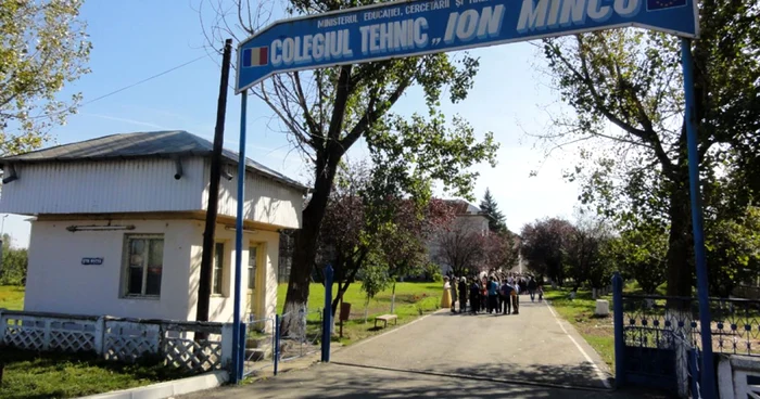 Distribuirea alimentelor de la UE se va face la cantina fostului Liceu de Construcţii  (FOTO: Mugurel Manea)
