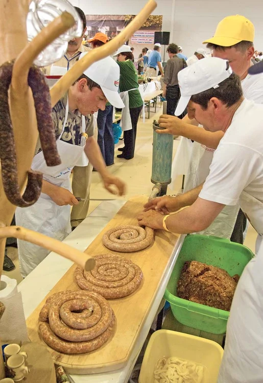 Angajaţii au muncit 18 ore  la preparatul-record