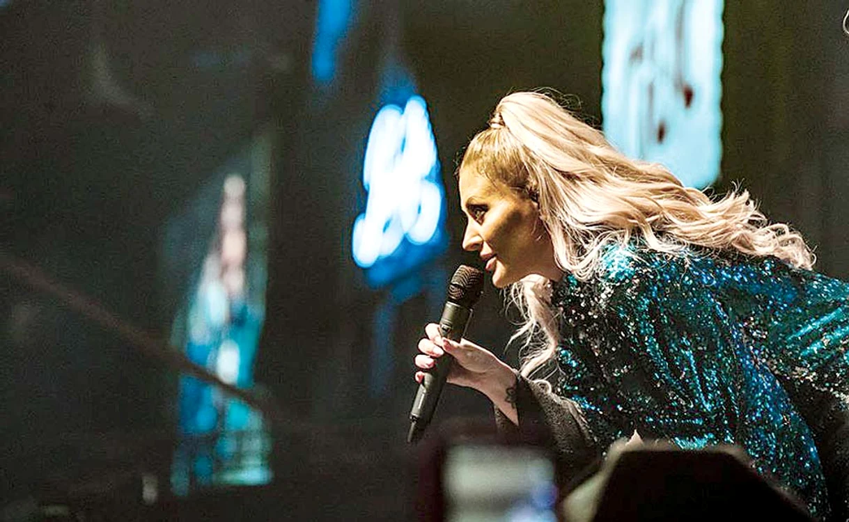 
    Delia speră să poată cânta live, pe scenă, la Romexpo  