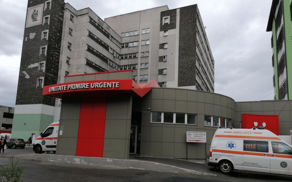 Cafeneaua în care trei elevi au băut până la comă a fost închisă. Amendă aproape simbolică pentru barman