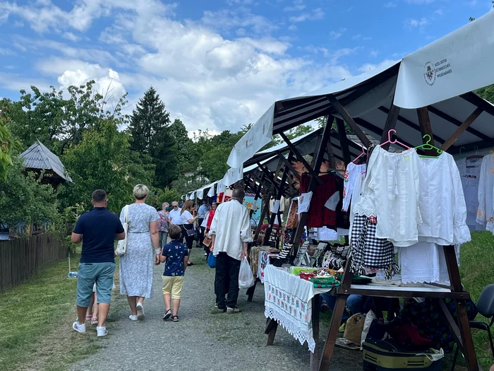 Târgul de „Constantin și Elena”, la Muzeul Satului  FOTO Angela Sabău