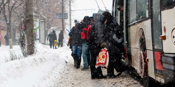 Chiar şi zilele trecute, când a nins abundent, Transurb a asigurat cursele-convenţie spre combinat