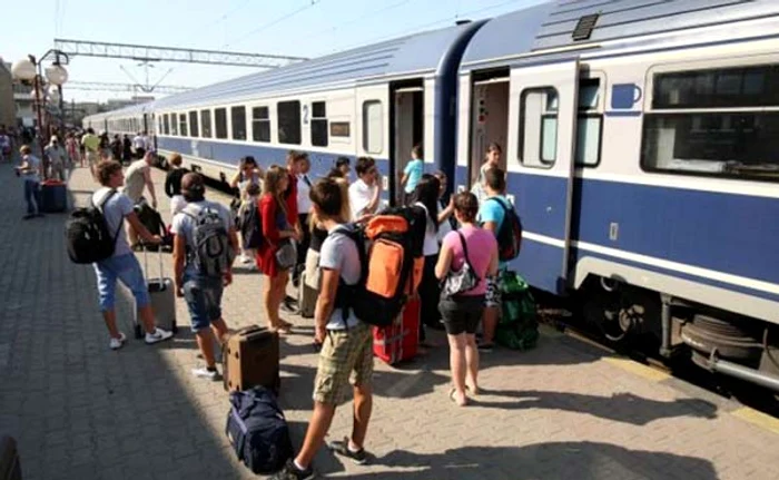 Incidentul s-a petrecut la ora 14,35, când roţile ultimului vagon s-au blocat în mers