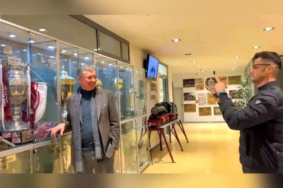 Cornel Dinu îi face praf pe acționarii lui Dinamo, care s-au pozat cu trofeele CFR-ului. „Așa e când dai briciul la maimuțe”