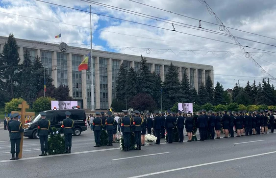 Primul președinte al R. Moldova a fost înmormântat la Chișinău. FOTO: Adevărul
