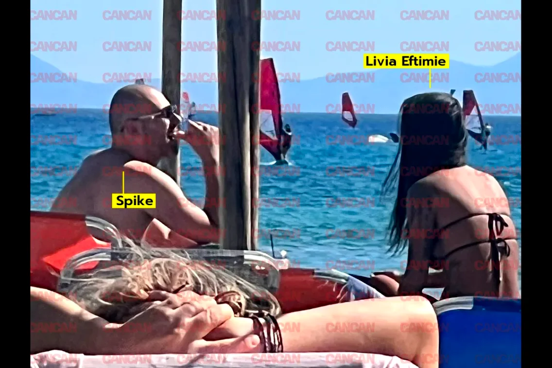 Cei doi, surprinși pe o plajă din Grecia / foto: Cancan