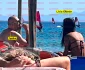 Cei doi, surprinși pe o plajă din Grecia / foto: Cancan
