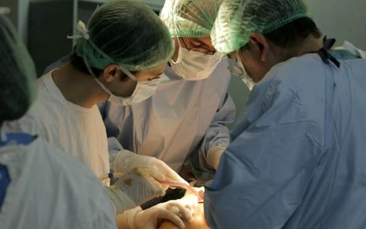 
    Medicii au prelevat ficatul copilului pentru a fi transplantat unui bolnav  