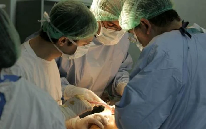 
    Medicii au prelevat ficatul copilului pentru a fi transplantat unui bolnav  
