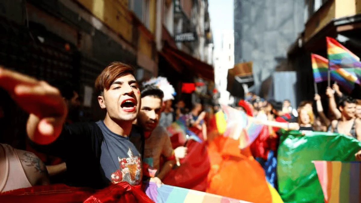 Cel puțin 50 de persoane, arestate la marșul Pride din Istanbul. Poliția a reținut și o jurnalistă