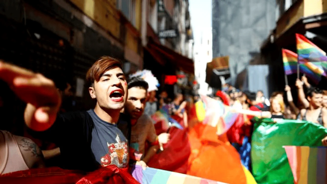 Poliția a intervenit la marșul Pride organizat duminică la Istanbul. FOTO: HRW via Reuters