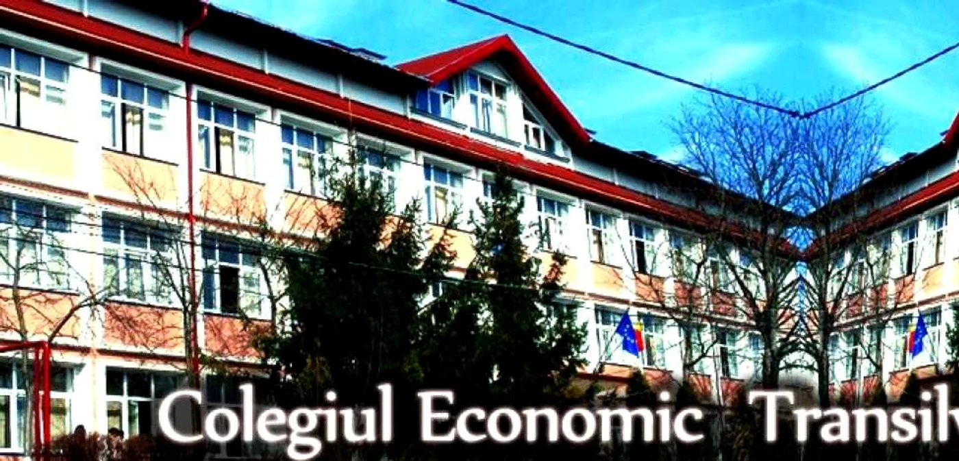 Protest în curtea şcolii  FOTO Facebook Colegiul Economic Transilvania Târgu-Mureş