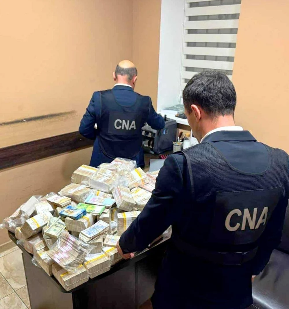 Peste un milion de euro destinat cumpărării voturilor, confiscat într-o singură zi în Republica Moldova