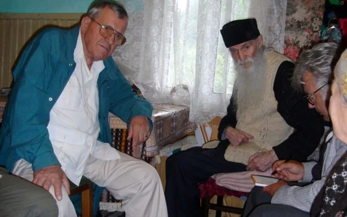 Grigore Caraza, alături de părintele Arsenie Papacioc. FOTO: Arhiva Adevărul