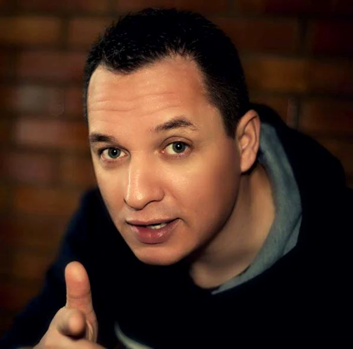 Tibi Neuronu este unul dintre talentații actori români de stand-up comedyFoto: Facebook