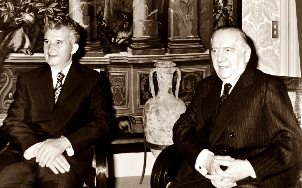 Ceauşescu
şi Georges Pompidou la discuţiile oficiale