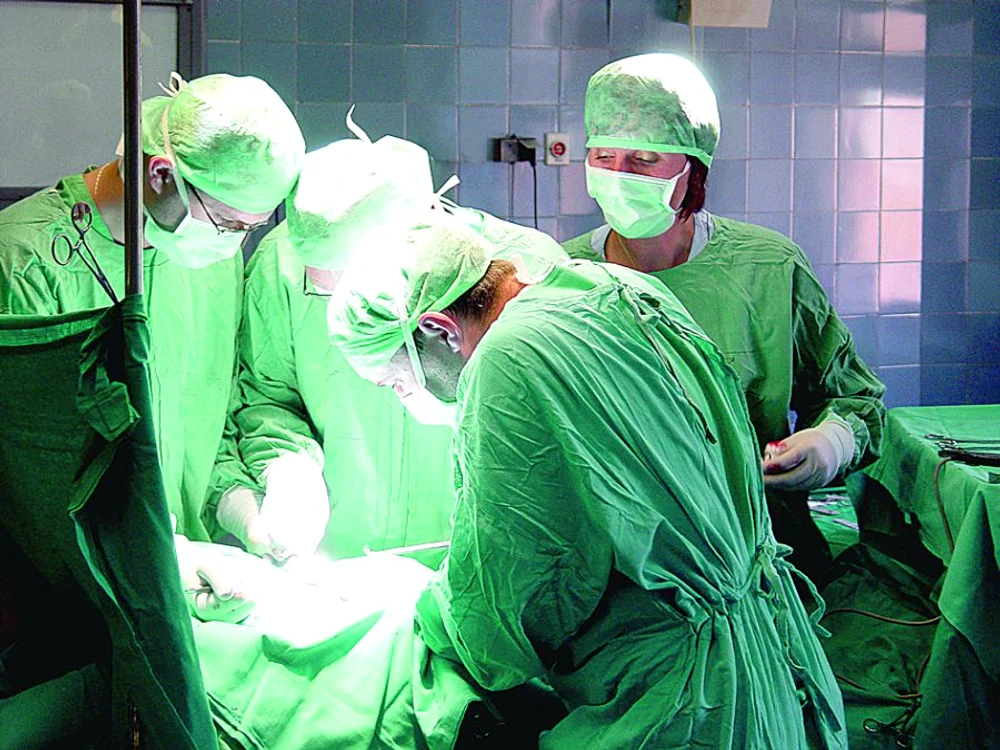
    Intervenţia a fost făcută unei fete de 14 ani, care suferea de boala Wilson (foto: shutterstock)  