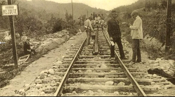 Calea ferată cu cremalieră. Foto: Barbu Bibel Bărbulescu. Facebook
