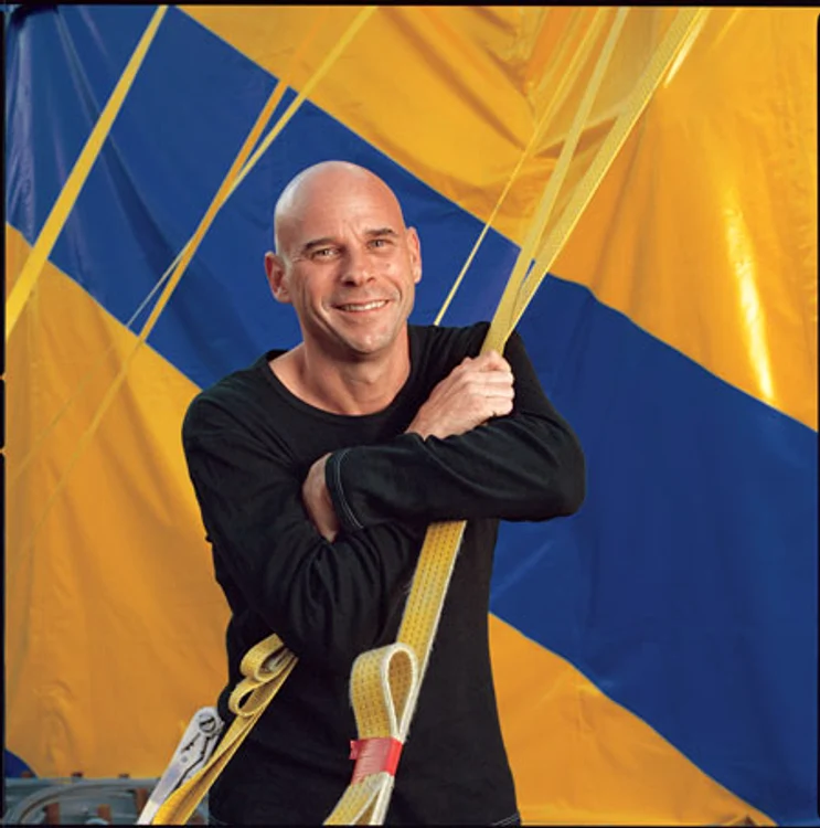 
    Guy Laliberte este fondatorul celei mai mari companii de circ din lume, "Cirque de Soleil"  
